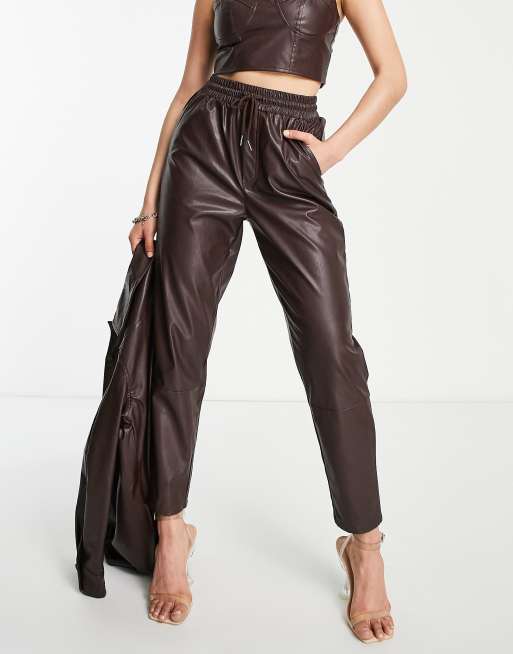 QED London - Joggingbroek van imitatieleer in chocoladebruin, deel van co-ord set
