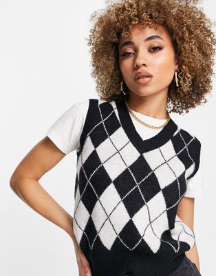 QED London knitted vest in monochrome diamond print