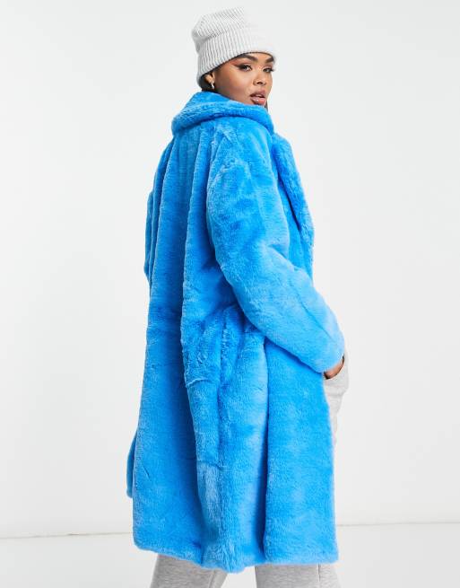 manteau en fourrure bleu