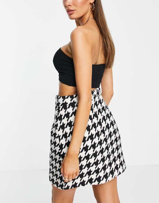 QED London Mini jupe motif pied de poule Noir et blanc ASOS