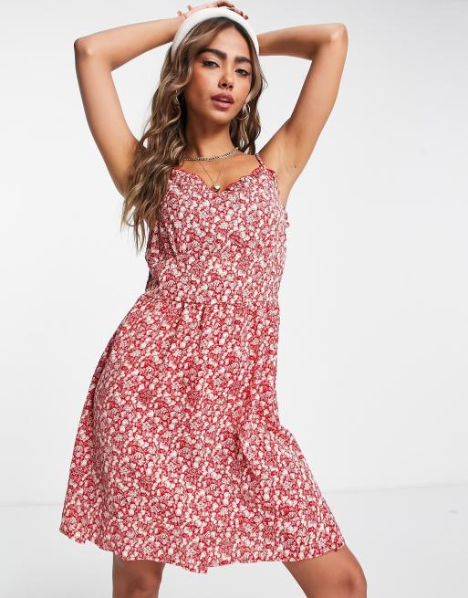 QED London - Mini jurk met cami-bandjes in fijne rode bloemenprint