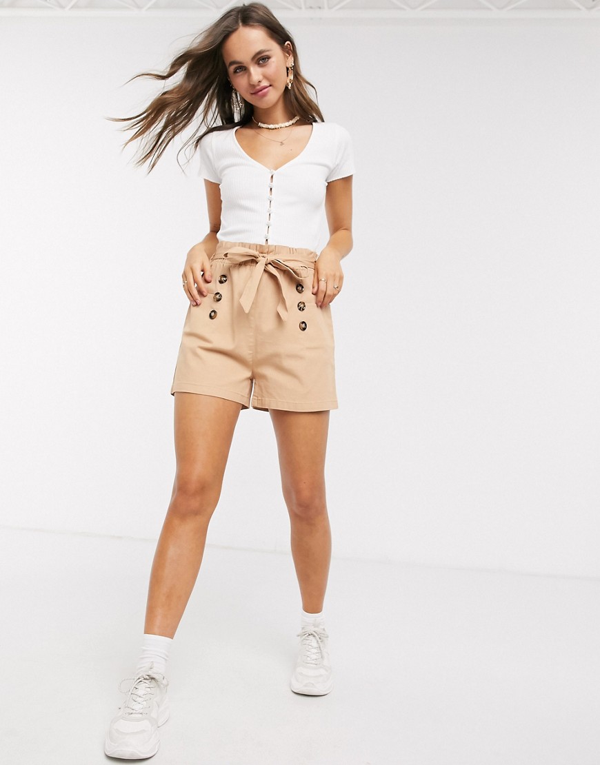 QED London paperbag waist twill shorts in camel-White