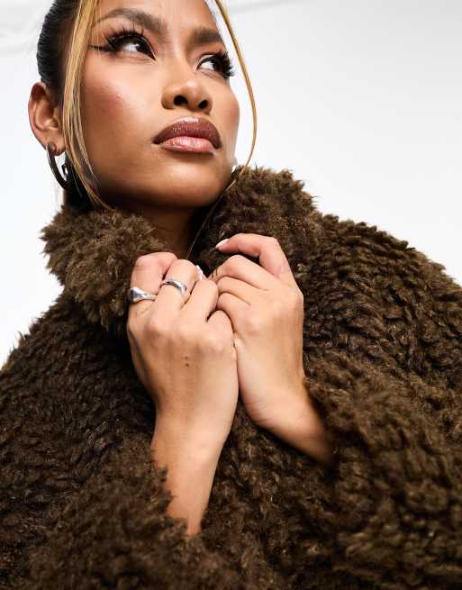 QED London – Płaszcz oversize ze sztucznego kożuszka w kolorze