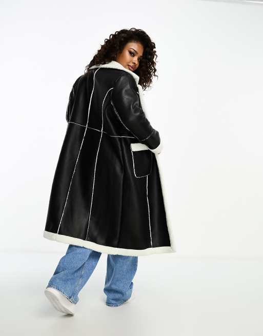 QED London Plus - Cappotto stile aviatore taglio lungo in pelle sintetica nera con finiture in pile borg