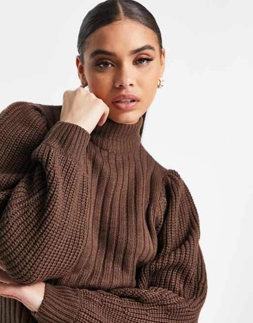 QED London – Pullover in Schwarz mit eckigem Ausschnitt