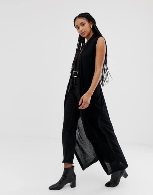 Black sleeveless shop duster coat