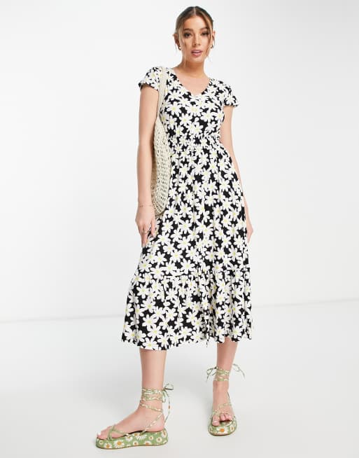 QED London soft touch v neck button through midi dress in daisy print ...