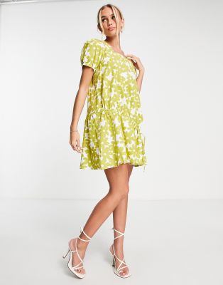 QED London QED London square neck puff sleeve smock dress in green daisy print