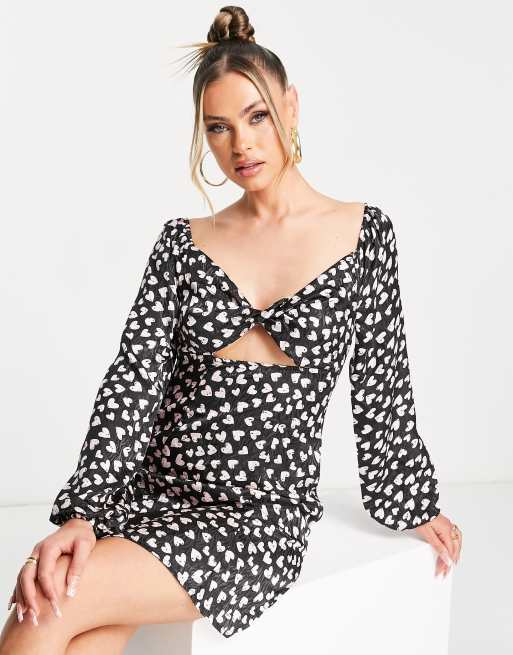 QED London – Sukienka bodycon w serca ze skręconym przodem