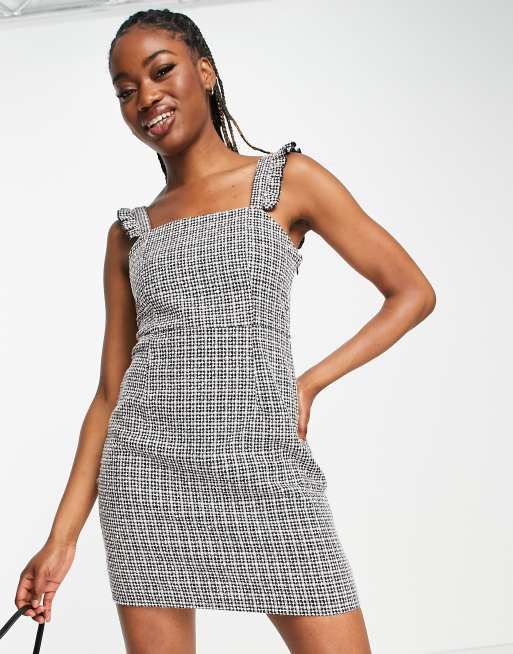 QED London – Sukienka mini z materiału boucle, bez rękawów, z dekoltem karo i falbanką