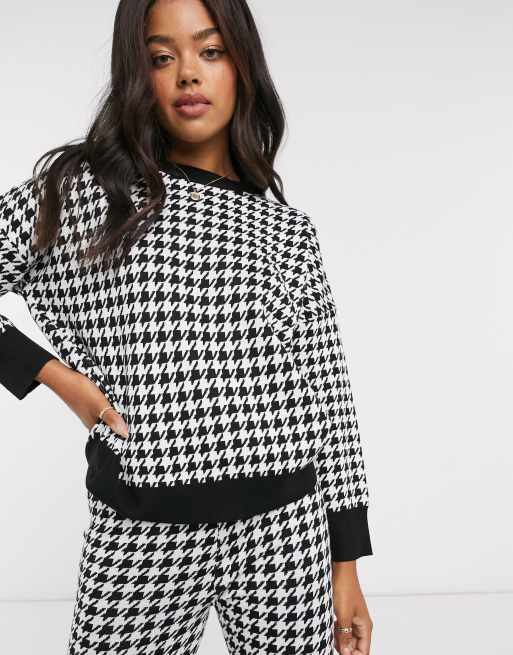 QED London sweater and jogger set in houndstooth