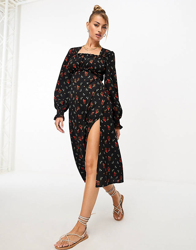 QED London - sweetheart neck shirring midi dress in navy floral