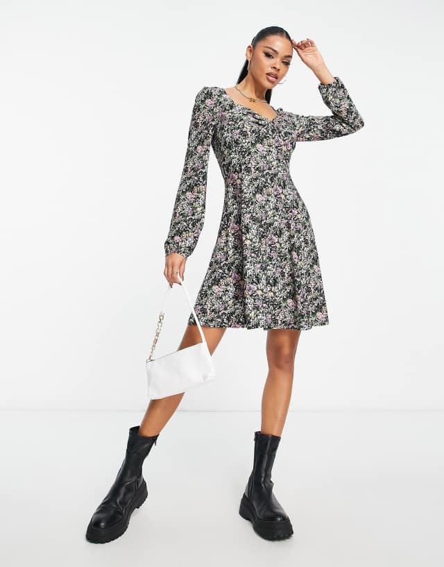 QED London - sweetheart neckline mini swing dress in multi floral