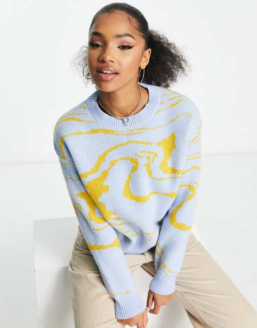 QED London – Sweter w marmurowy wzór w esy-floresy