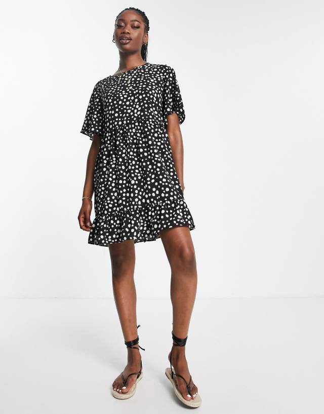 QED London - tiered smock dress in mono abstract print