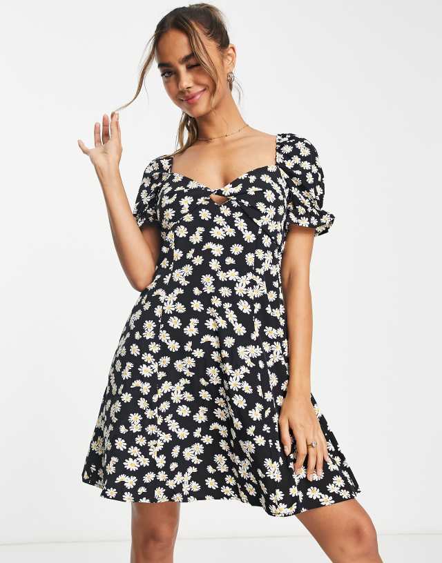 QED London twist front mini dress in daisy print