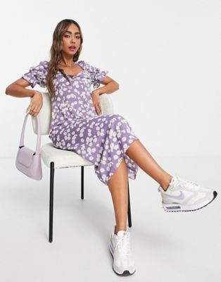 QED London twist front puff sleeve midi dress in lilac daisy print