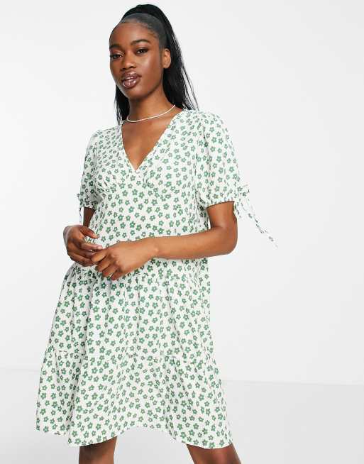 QED London v neck tiered smock dress in daisy print | ASOS