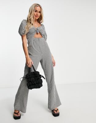 QED London - Vorn gebundener Jumpsuit mit weitem Bein und Vichy-Karo-Schwarz