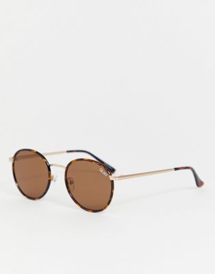 Quay Australia – Omen – Runde Sonnenbrille in Schildplattoptik-Braun