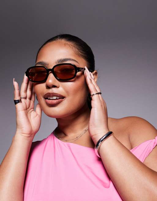 Quay could never slim round sunglasses in black with pink  display picture 2