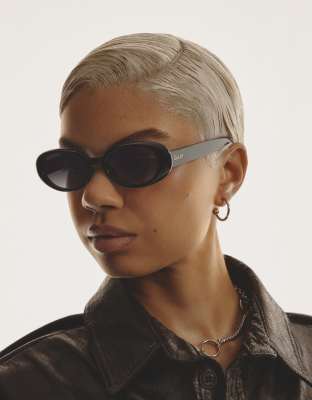 Quay Felt Cute Oval Sunglasses In Black
