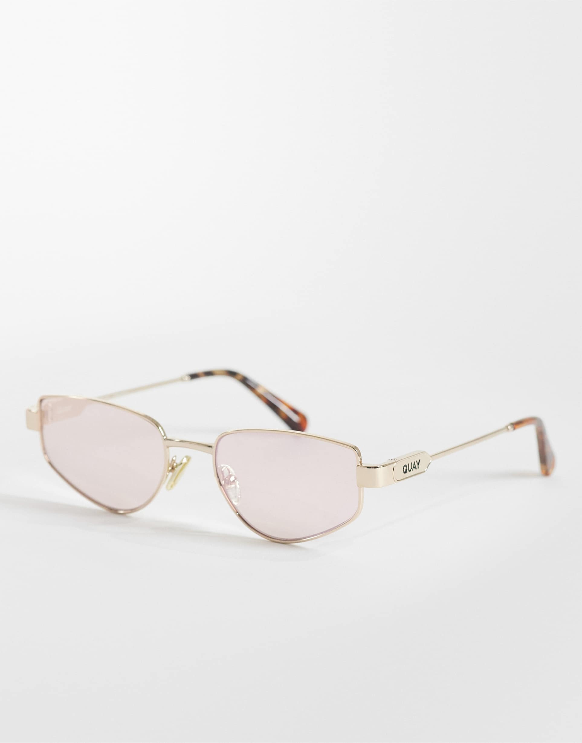 quay hit single geometric metal sunglasses in polished gold tone with pink lenses