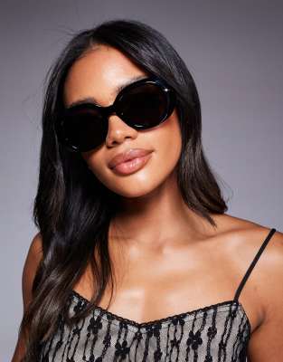 Quay - Impromptu - Runde Oversize-Sonnenbrille in Schwarz