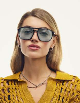 Quay - On the Fly - Pilotensonnenbrille in Schwarz mit Gläsern in Aqua