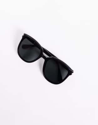 NEW! Quay Rent Free Polarized Classic Black Sunglasses Quay rent free round sunglasses in black polarized | ASOS main image 3