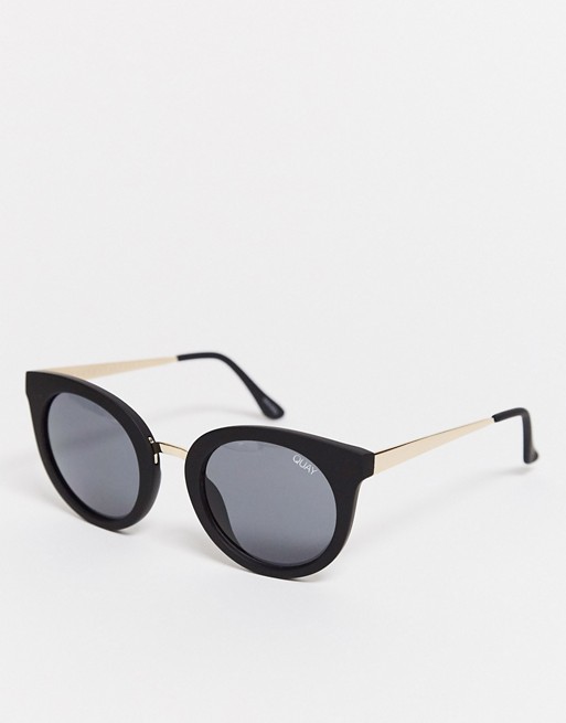 Quay Round Frame Sunglasses In Black and Gold