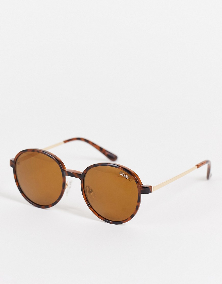 quay round sunglasses in brown tortoise print