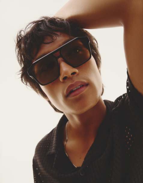 Quay Soundcheck large aviator sunglasses in black with peach polarized lens - view 1