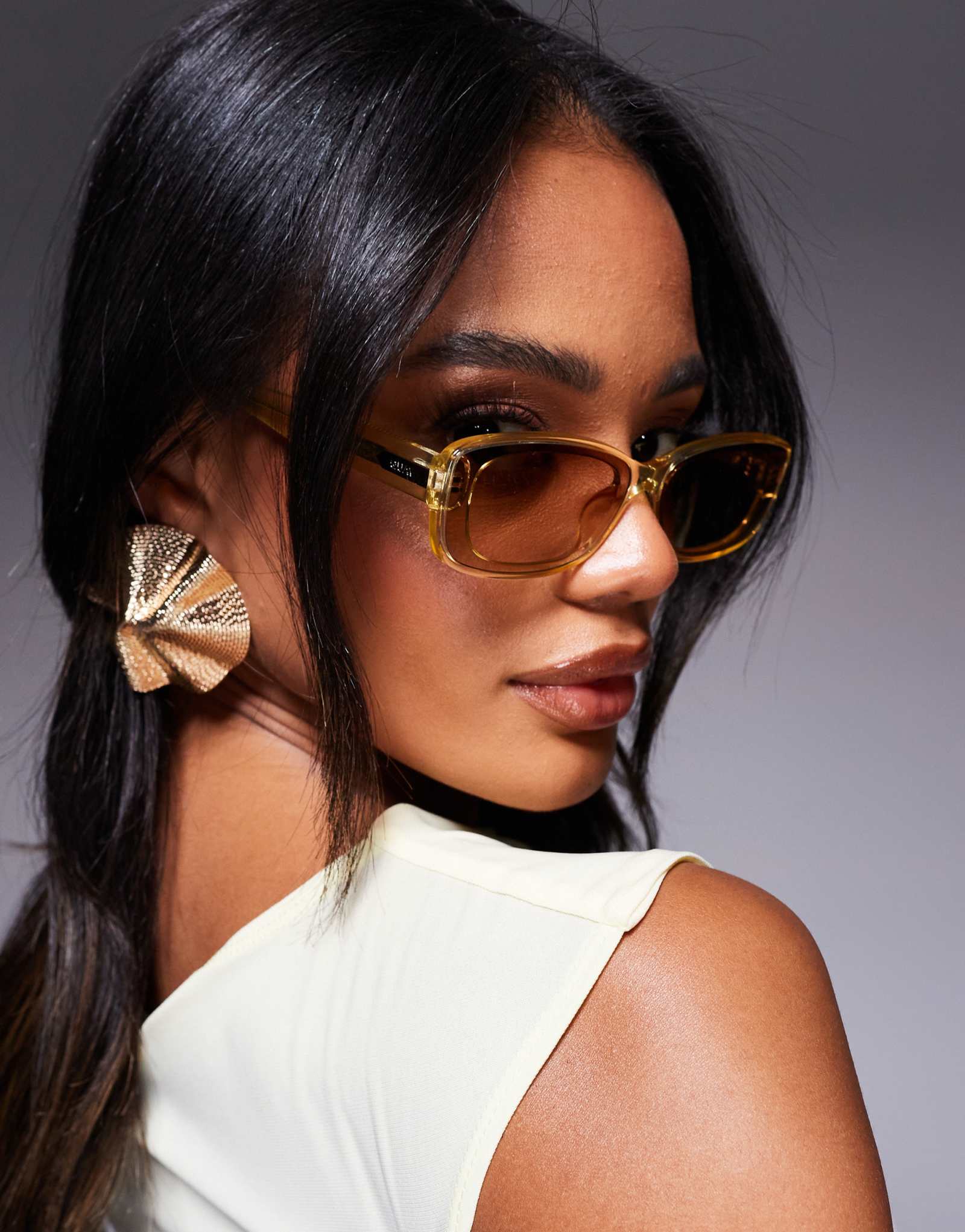 Узкие прямоугольные солнцезащитные очки Quay vibe в клетку кристально-желтого цвета