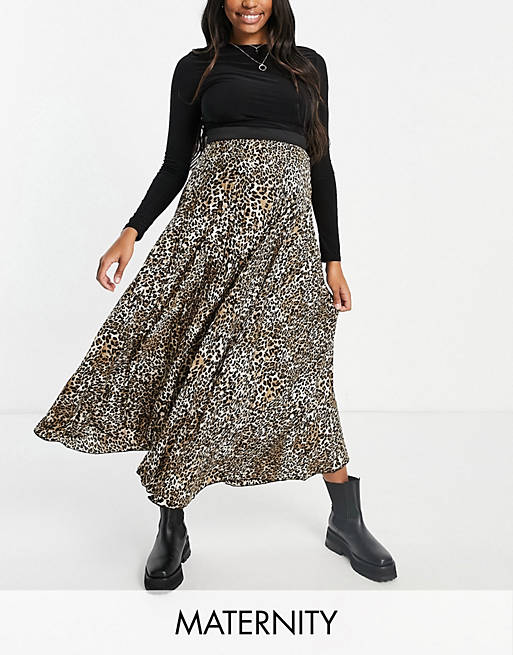 Queen Bee exclusive pleated maxi skirt in leopard print