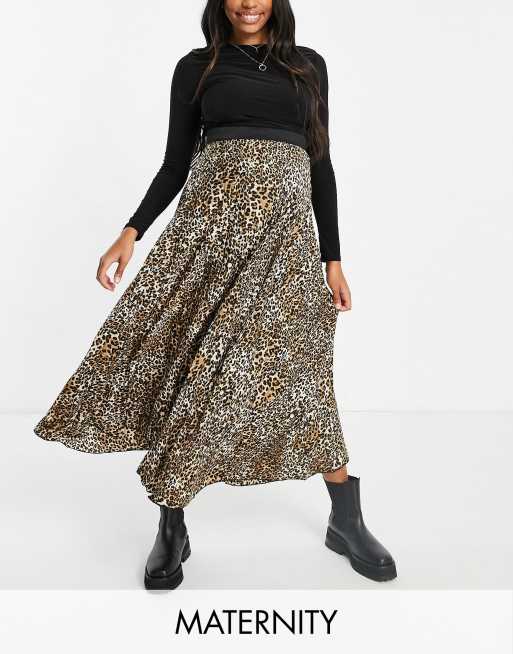 Queen Bee exclusive pleated maxi skirt in leopard print | ASOS