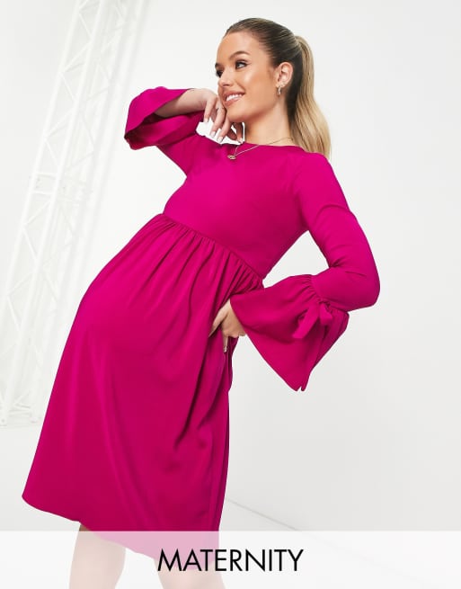 Queen Bee Maternity Kleid in Pink mit ausgestellten Armeln