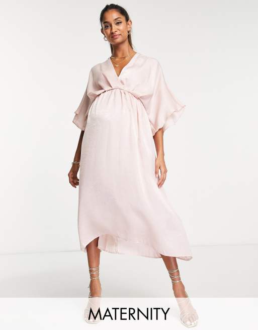Queen Bee – Umstandsmode – Midikleid in Rosé aus Satin mit Kimonoärmeln 