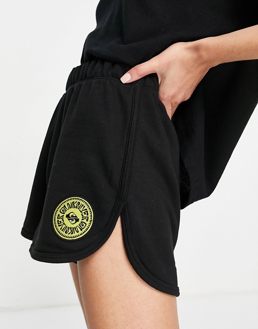 Quiksilver Flying Over shorts in black