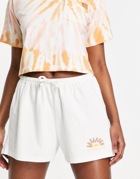 https://images.asos-media.com/products/quiksilver-wave-vibes-shorts-in-cream/201468613-2?$n_550w$&wid=550&fit=constrain