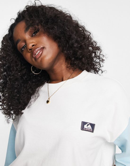 https://images.asos-media.com/products/quiksilver-waves-vibes-t-shirt-in-white-blue-exclusive-to-asos/201580621-3?$n_550w$&wid=550&fit=constrain