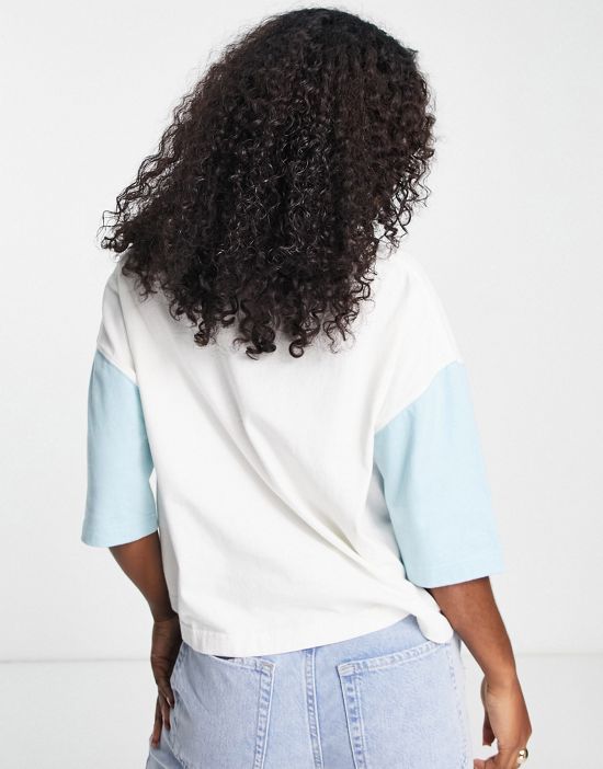 https://images.asos-media.com/products/quiksilver-waves-vibes-t-shirt-in-white-blue-exclusive-to-asos/201580621-4?$n_550w$&wid=550&fit=constrain