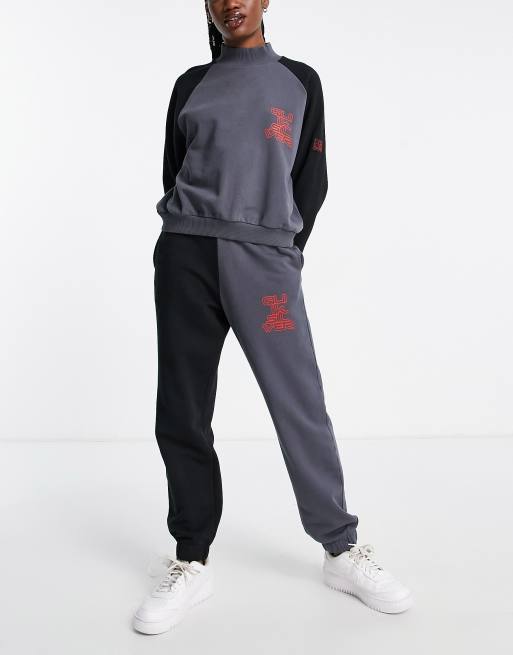 Quiksilver X Stranger Things Upside Down Joggingbroek in zwart grijs ASOS