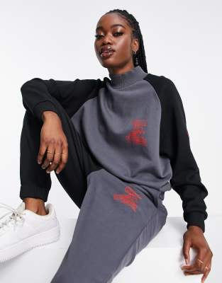 QUIKSILVER X STRANGER THINGS UPSIDE DOWN POLAR SWEATER IN BLACK/GRAY