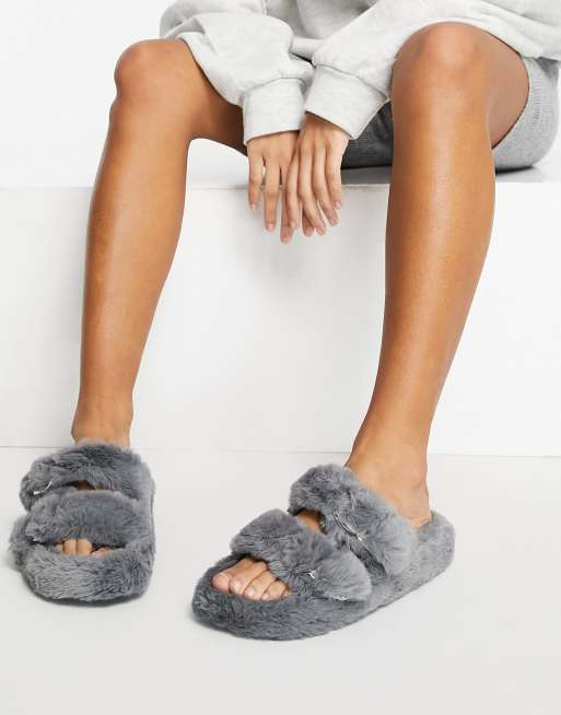 Qupid - Chaussons duveteux avec boucles - Gris