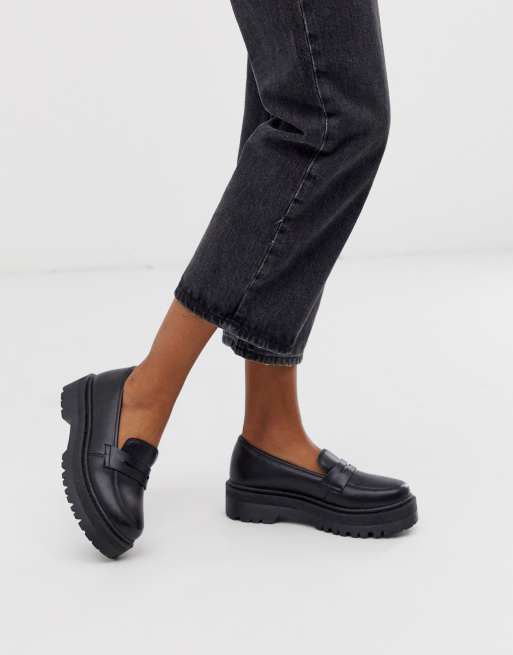 Qupid Loafers met dikke zool in zwart