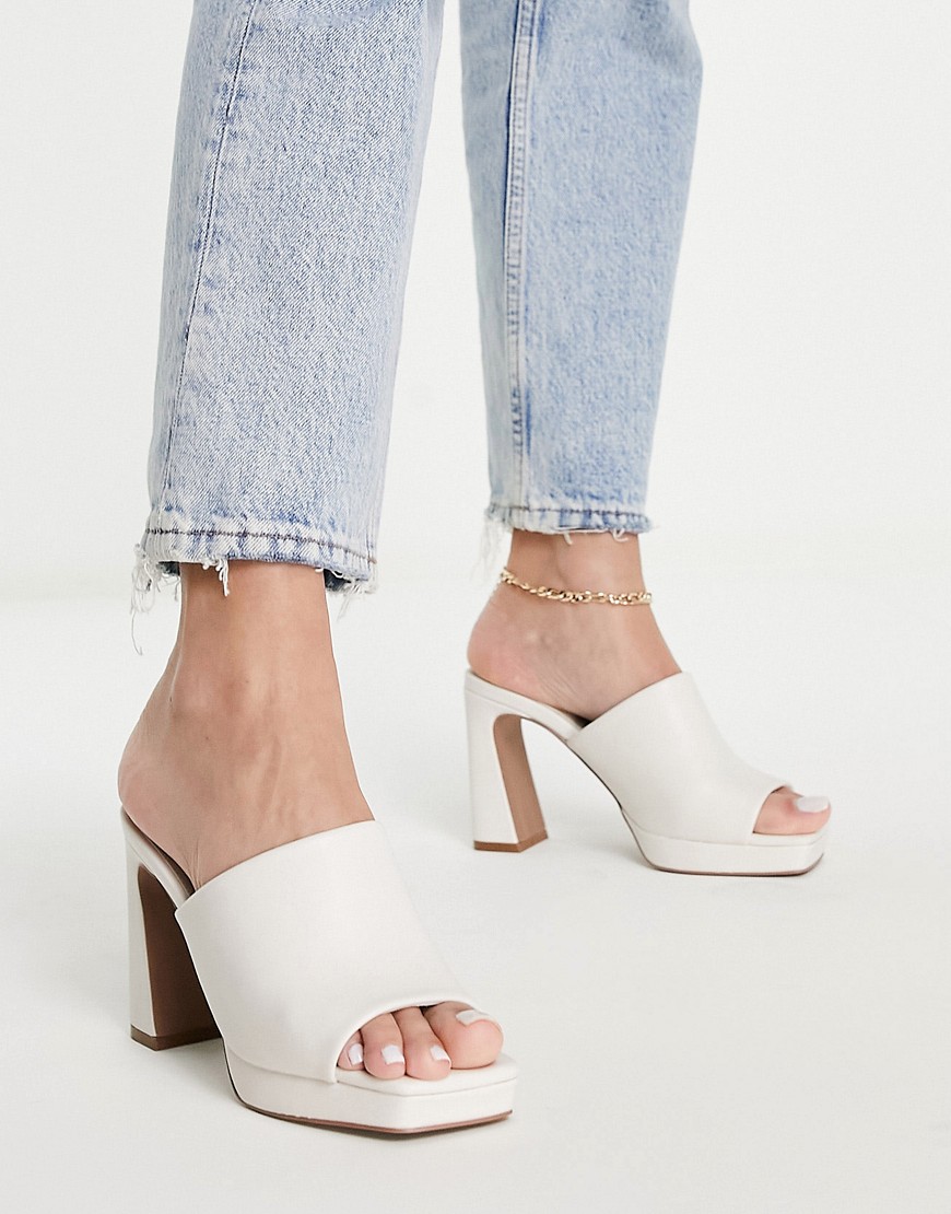 QUPID platform mule heeled sandals in off-white