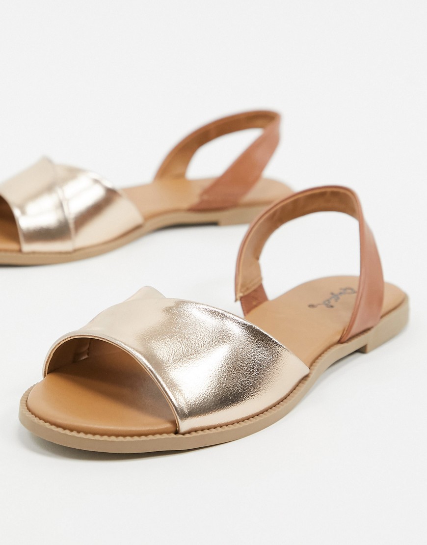 Qupid – Roséguldfärgade, platta sandaler med hälrem-Koppar