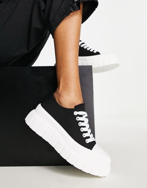 Brutaal Nageslacht Knuppel QUPID - Sneakers met super dikke zool in zwart | ASOS