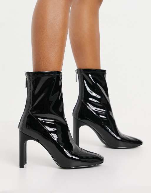 Qupid sock boots in black